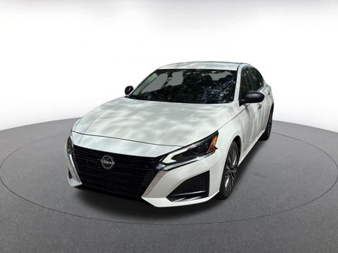 Used 2025 Nissan Altima 2.5 SV FWD image 4