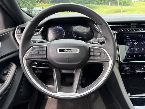 Used 2023 Jeep Grand Cherokee Altitude AWD/4WD image 20