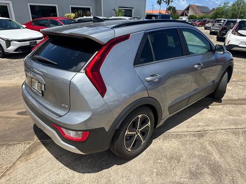 Used 2025 Kia Niro EX FWD image 7