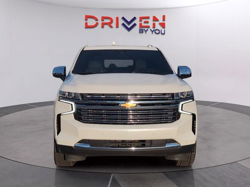 Used 2023 Chevrolet Suburban Premier w/ Premium Package image 8