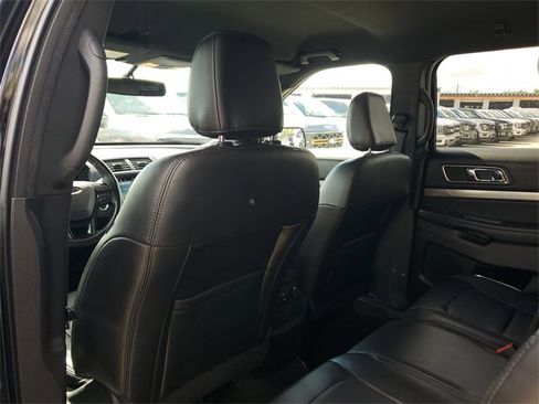 Used 2018 Ford Explorer XLT w/ Equipment Group 202A image 15