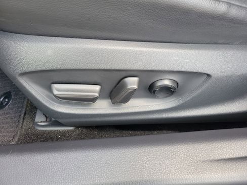 Used 2018 Toyota Camry SE w/ Convenience Package image 22