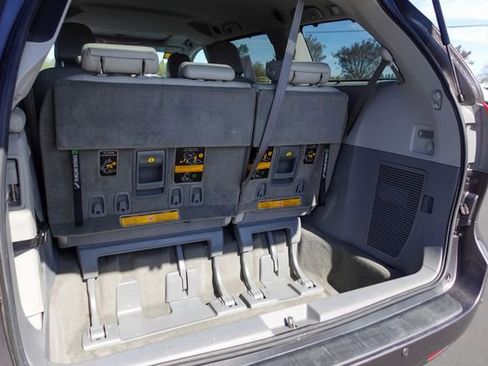 Used 2014 Toyota Sienna XLE image 29