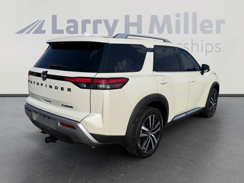 Used 2024 Nissan Pathfinder Platinum FWD image 5