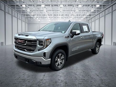 Used 2025 GMC Sierra 1500 SLT image 3