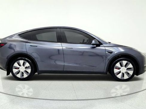 Used 2023 Tesla Model Y Long Range AWD/4WD image 10