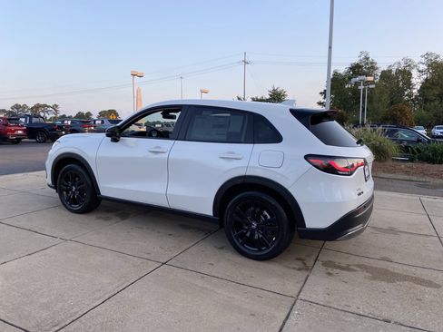 New 2027 Honda HR-V Sport image 7