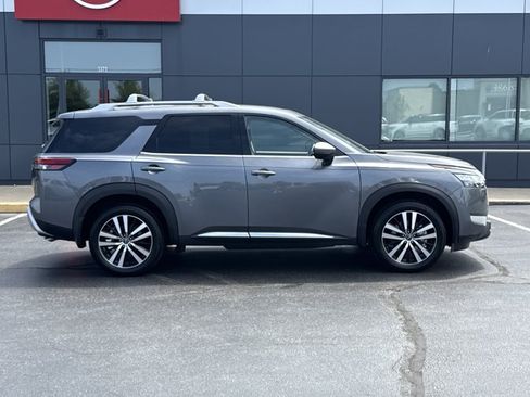 Certified 2025 Nissan Pathfinder Platinum w/ Cargo Package AWD/4WD image 2