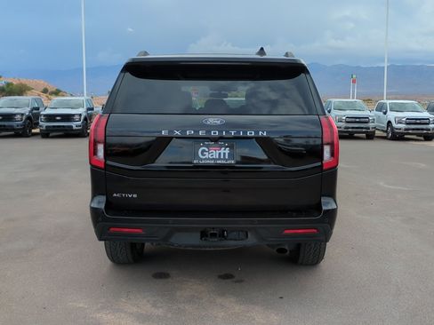 Used 2025 Ford Expedition Active AWD/4WD image 7