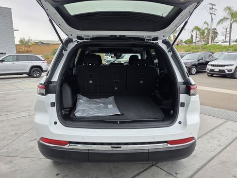 New 2025 Jeep Grand Cherokee Laredo X image 18
