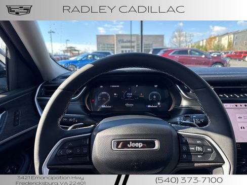 Used 2023 Jeep Grand Cherokee L Limited w/ Luxury Tech Group II AWD/4WD image 6