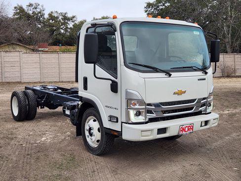New 2025 Chevrolet Low Cab Forward image 1