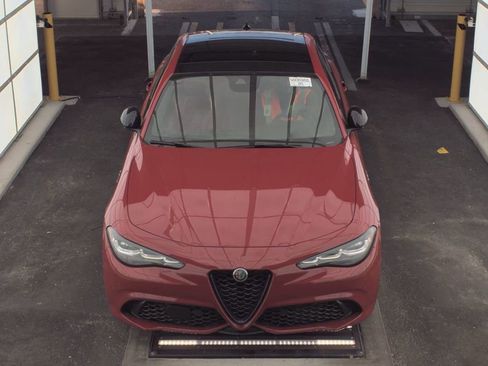 Used 2024 Alfa Romeo Giulia Veloce AWD/4WD image 3