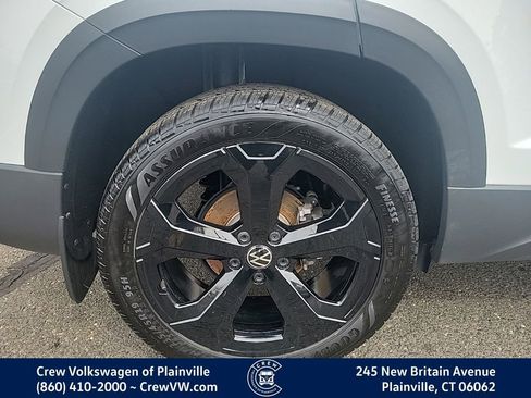 Certified 2025 Volkswagen Taos SE image 19