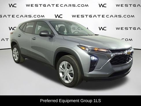 Used 2024 Chevrolet Trax LS image 2