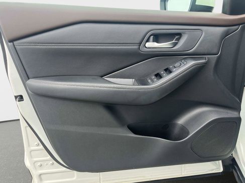 Certified 2023 Nissan Rogue SV w/ SV Premium Package image 18