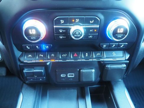 Used 2020 GMC Sierra 1500 AT4 w/ AT4 Carbonpro Edition AWD/4WD image 11