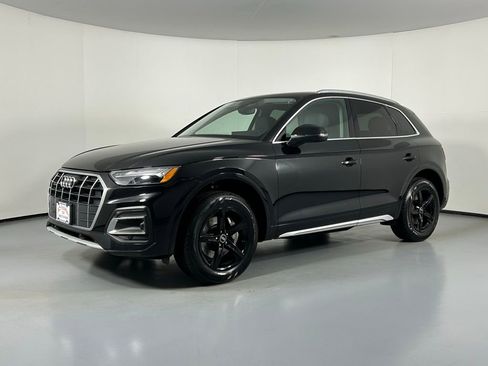 Used 2021 Audi Q5 2.0T Premium w/ Convenience Package AWD/4WD image 3