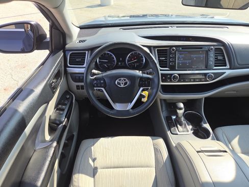 Used 2016 Toyota Highlander LE AWD/4WD image 24
