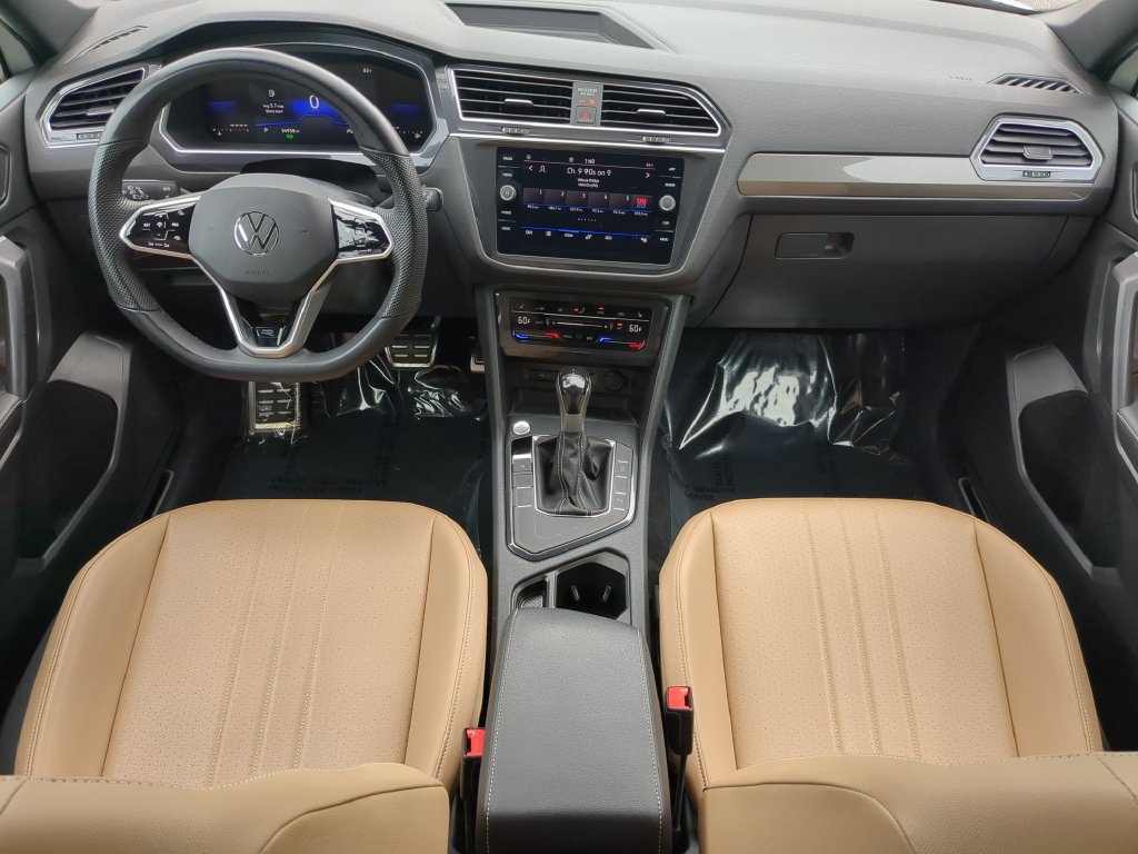 Certified 2023 Volkswagen Tiguan SE R-Line FWD image 12
