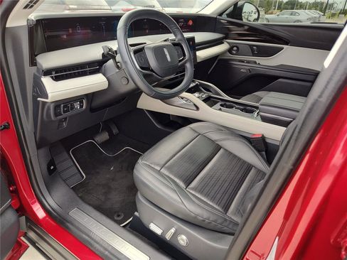 Used 2025 Lincoln Nautilus Reserve AWD/4WD image 2