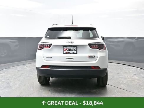 Used 2024 Jeep Compass Latitude image 12