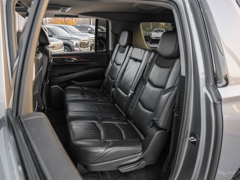 Used 2020 Cadillac Escalade ESV Luxury w/ Escalade Sport Edition image 43
