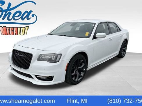 Used 2022 Chrysler 300 Touring L image 1