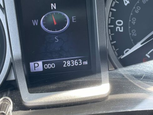 Used 2022 Toyota Tacoma Limited AWD/4WD image 22
