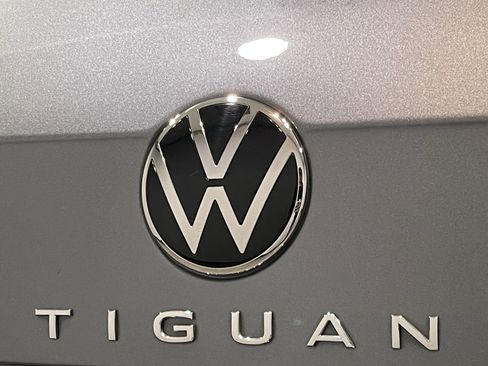 Used 2023 Volkswagen Tiguan SE R-Line AWD/4WD image 24