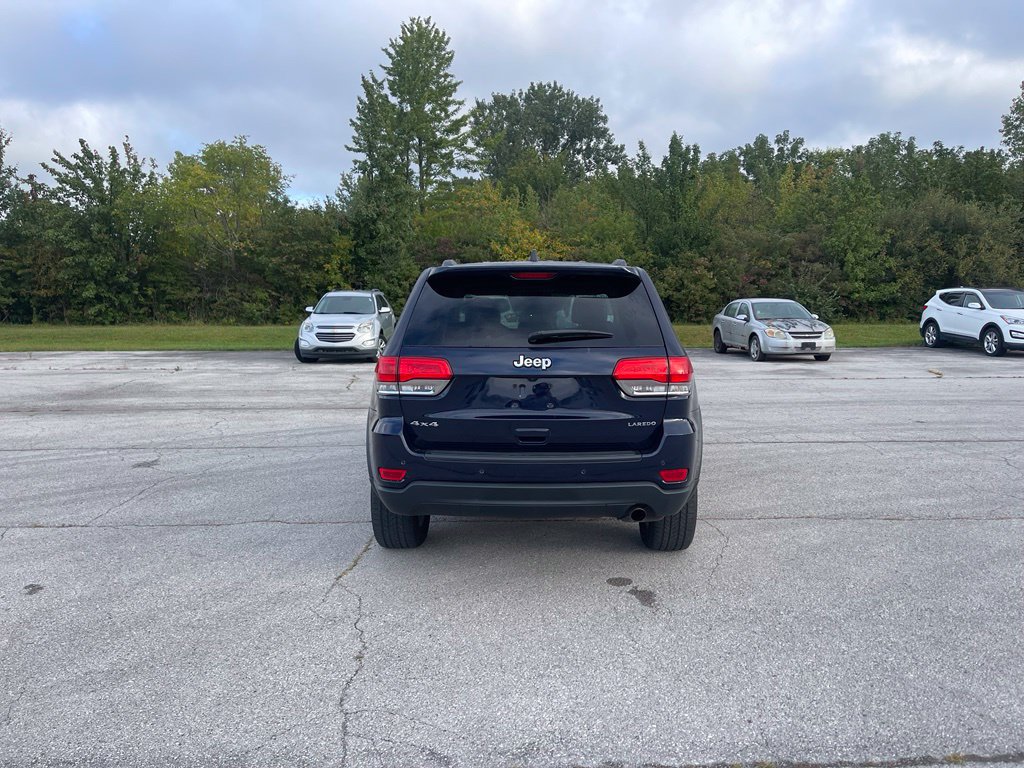 Used 2017 Jeep Grand Cherokee Laredo w/ Quick Order Package 23E AWD/4WD image 4