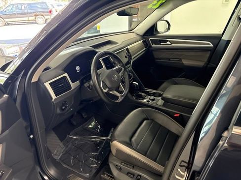Used 2023 Volkswagen Atlas SEL AWD/4WD image 16
