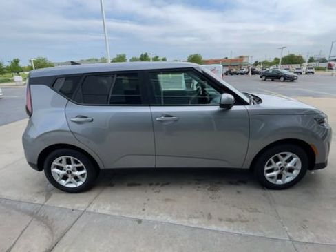 Used 2025 Kia Soul LX w/ LX Technology Package FWD image 3