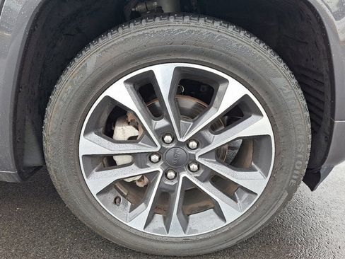 Used 2023 Jeep Grand Cherokee Overland w/ Luxury Tech Group IV image 9