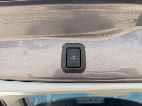 Used 2019 Toyota Highlander XLE image 21