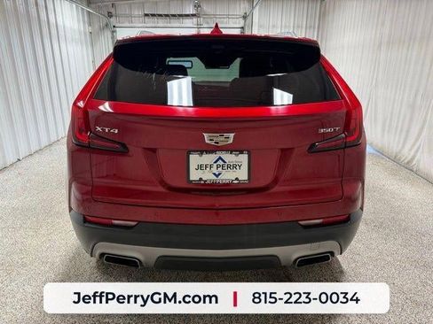 Used 2022 Cadillac XT4 Premium Luxury w/ Enhanced Visibility Package FWD image 4