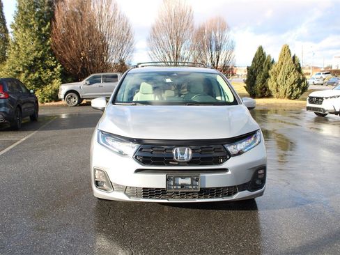 Certified 2025 Honda Odyssey Touring image 4