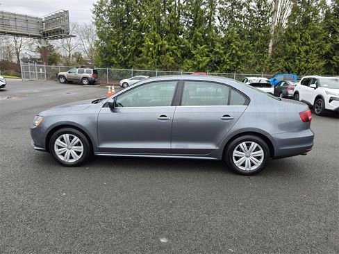 Used 2017 Volkswagen Jetta S image 2