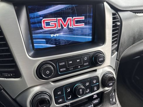 Used 2017 GMC Yukon XL SLT AWD/4WD image 28