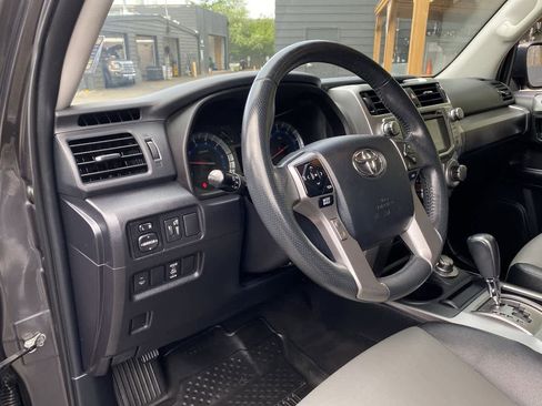 Used 2018 Toyota 4Runner SR5 Premium AWD/4WD image 2