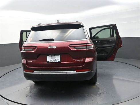 New 2025 Jeep Grand Cherokee L Laredo image 30