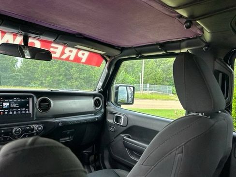 Used 2018 Jeep Wrangler Unlimited Sport S AWD/4WD image 39