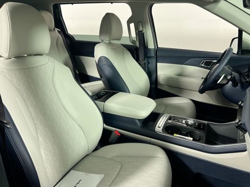 New 2026 Kia Carnival EX FWD image 32
