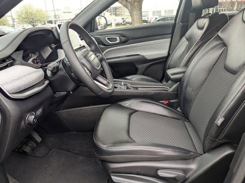 Used 2025 Jeep Compass Latitude AWD/4WD image 15