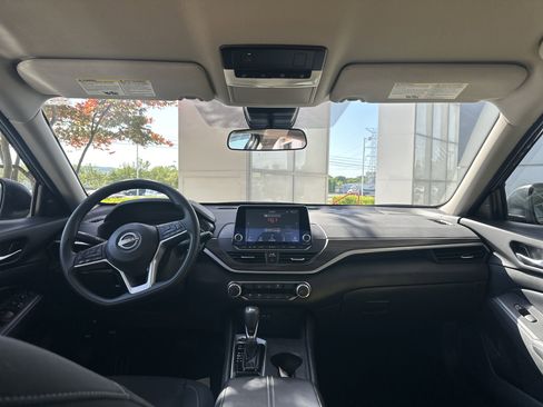 Used 2025 Nissan Altima 2.5 SV FWD image 24