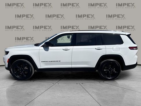 Used 2023 Jeep Grand Cherokee L Laredo image 2