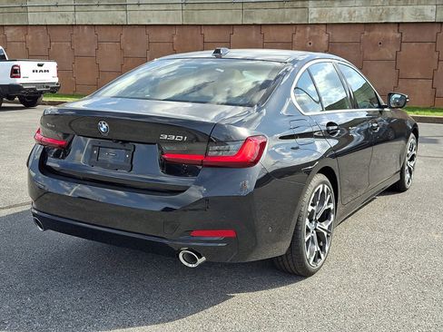 New 2026 BMW 330i xDrive Sedan w/ Premium Package AWD/4WD image 4