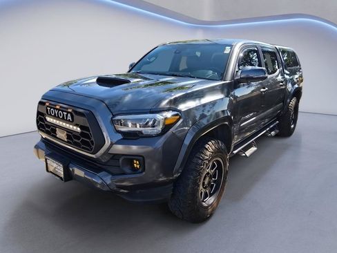 Used 2022 Toyota Tacoma TRD Sport w/ Technology Package RWD image 1