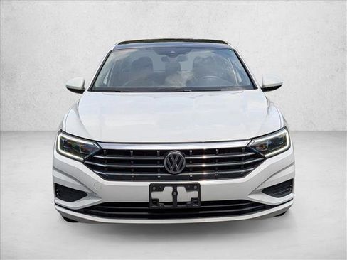 Used 2019 Volkswagen Jetta SEL w/ Cold Weather Package FWD image 2