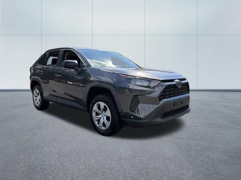 Used 2022 Toyota RAV4 LE FWD image 4